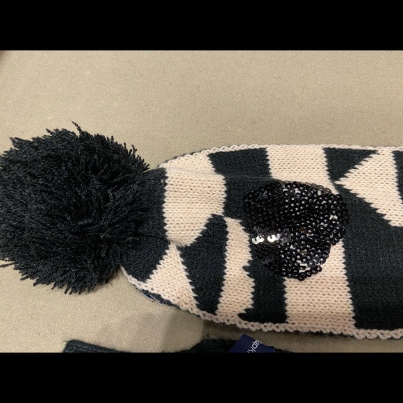 5/$25  Lot of Girl's Winter Accessories Scarves Earmuffs Gap Justice - Picture 10 of 10